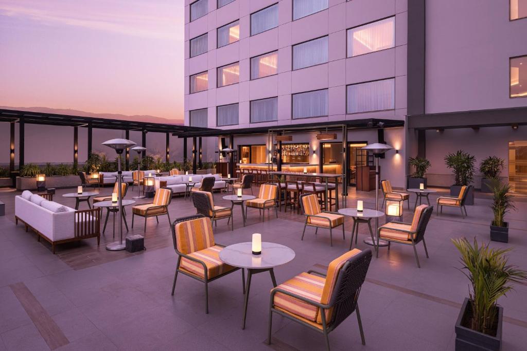Posezení v ubytování Courtyard by Marriott Shillong