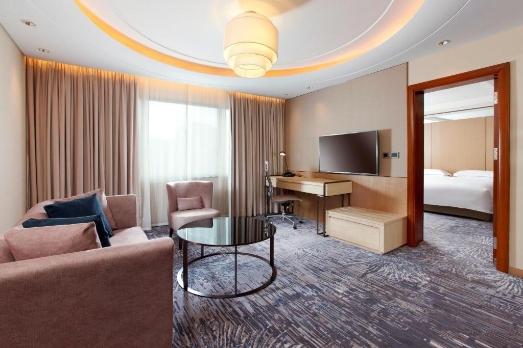 TV a/nebo společenská místnost v ubytování Sheraton Grand Taipei Hotel