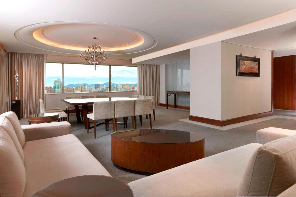Posezení v ubytování Sheraton Grand Taipei Hotel