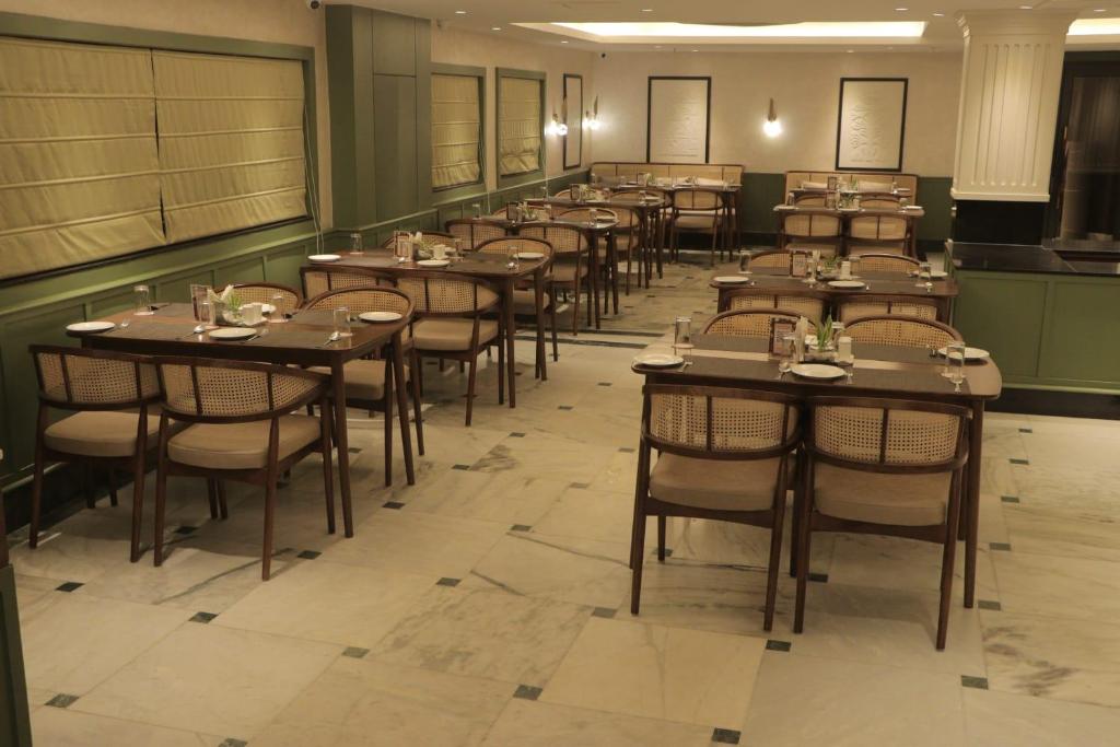 Restaurace v ubytování Hotel Sonar Bangla Tarapith