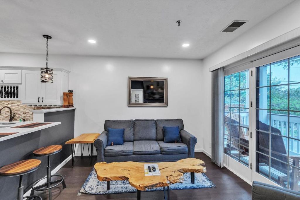 a living room with a couch and a table at Grand Wood Suites - 2nd Floor Front Side Signature Suite 201 in Nashville