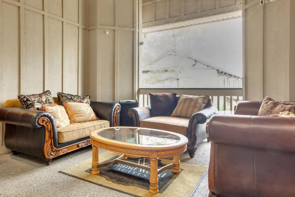 a living room with couches and a coffee table at Grand Wood Suites - 2nd Floor Front Side Signature Suite 201 in Nashville