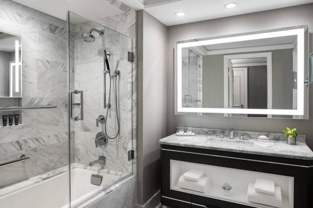 The Ritz-Carlton, St. Louis - Niveau Du Club, Chambre D'amis, Reine