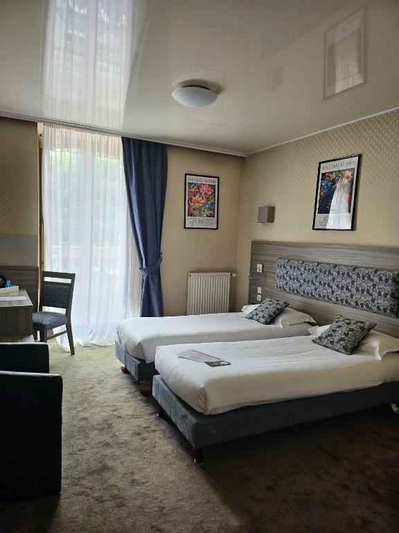 Postel nebo postele na pokoji v ubytování Cit'Hotel le Challonge