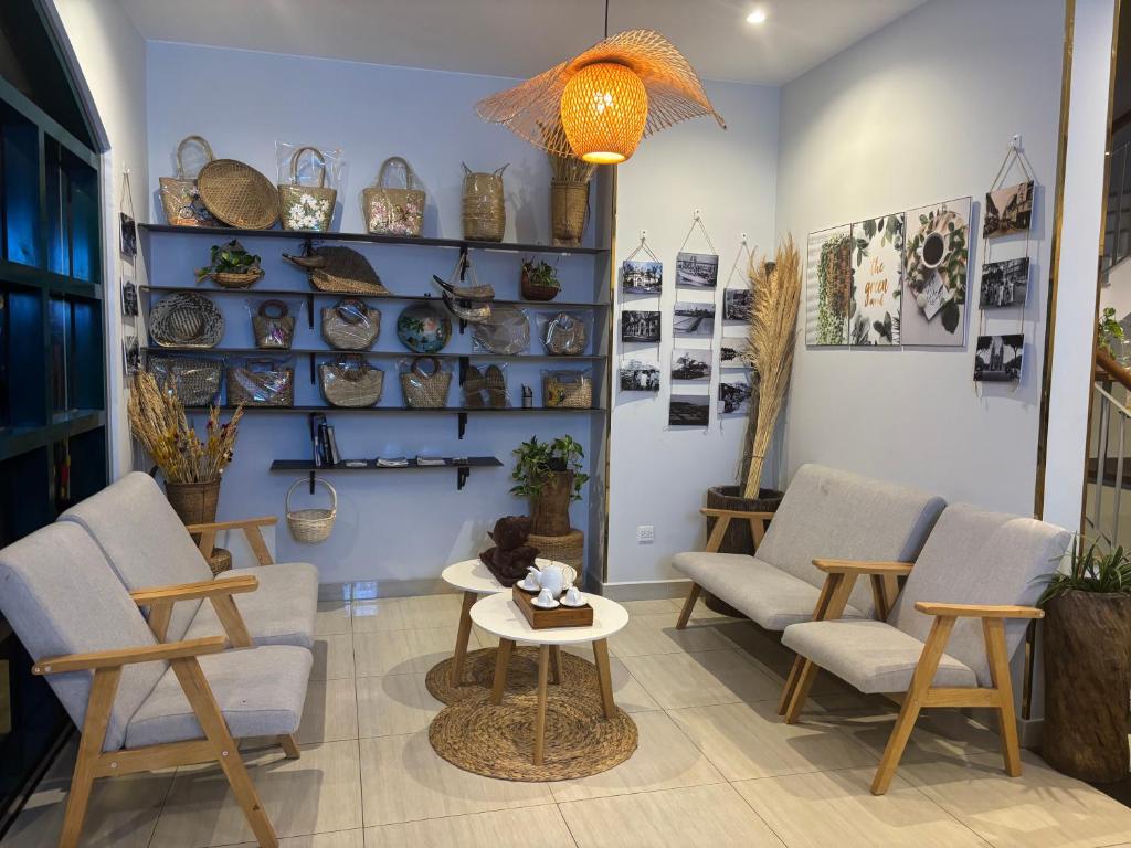 Khu vực ghế ngồi tại Green Inn Phu Quoc Hotel