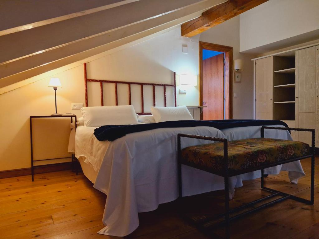 A bed or beds in a room at Hospederia Santillana