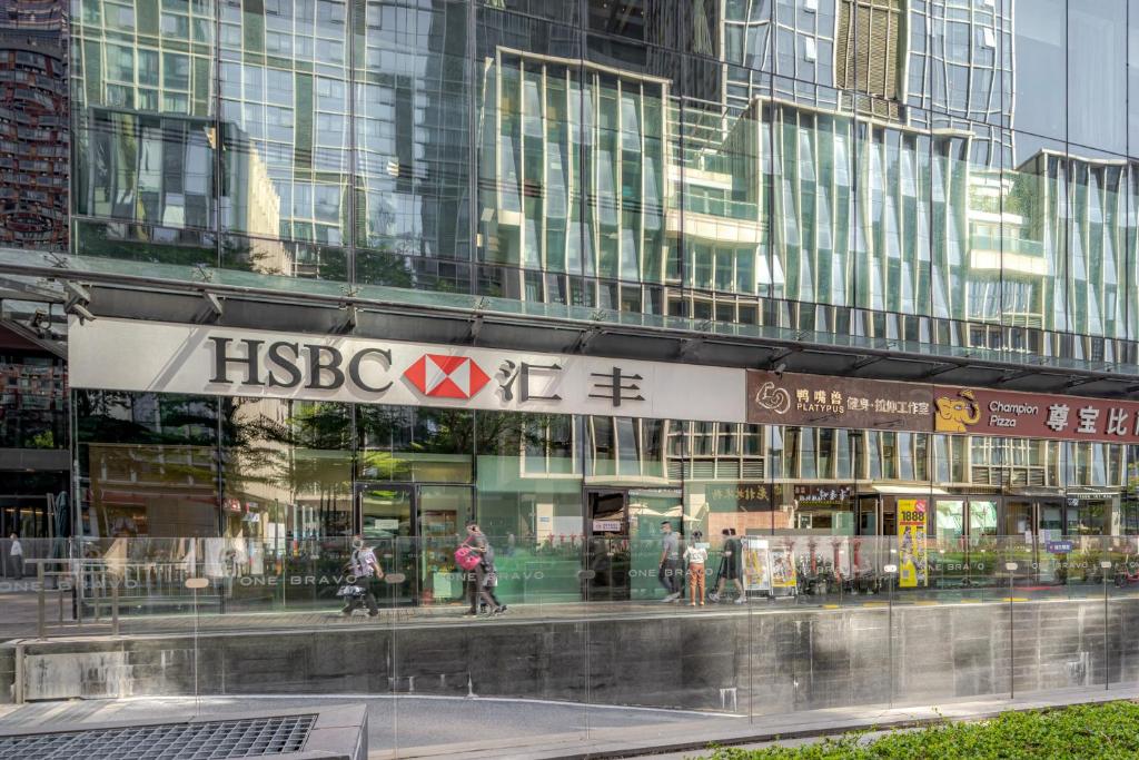 Supermarket nebo jiné obchody v  hotelu nebo okolí
