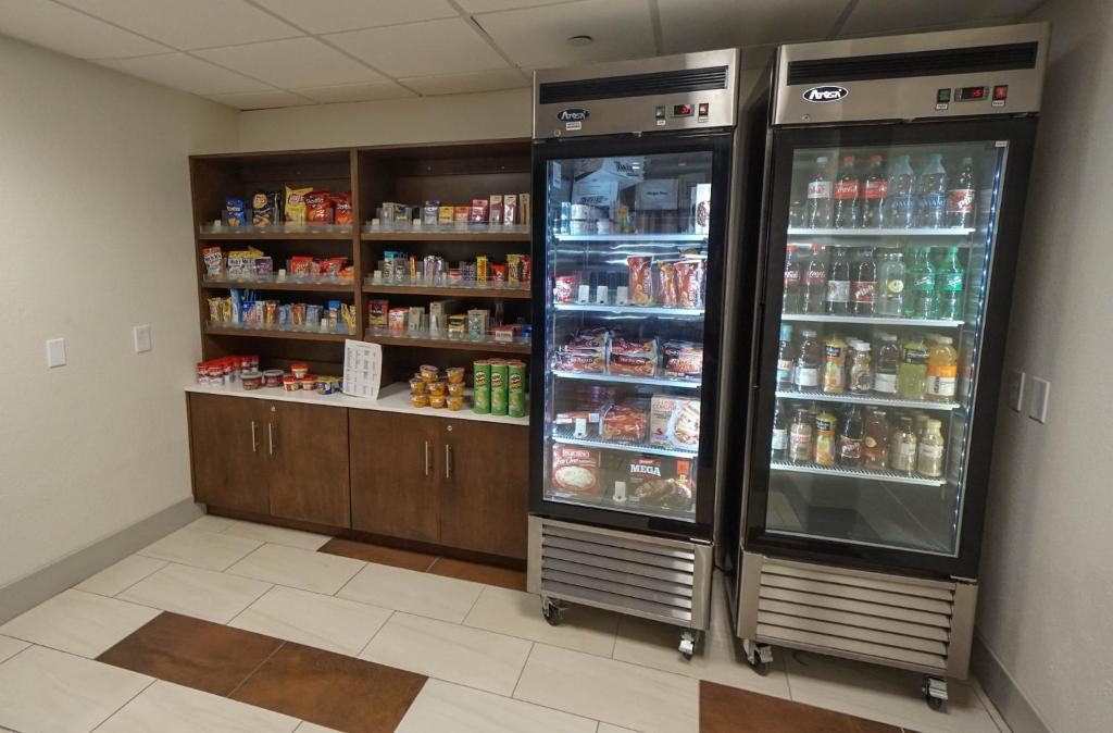 Holiday Inn Express Hotel and Suites Savannah Midtown