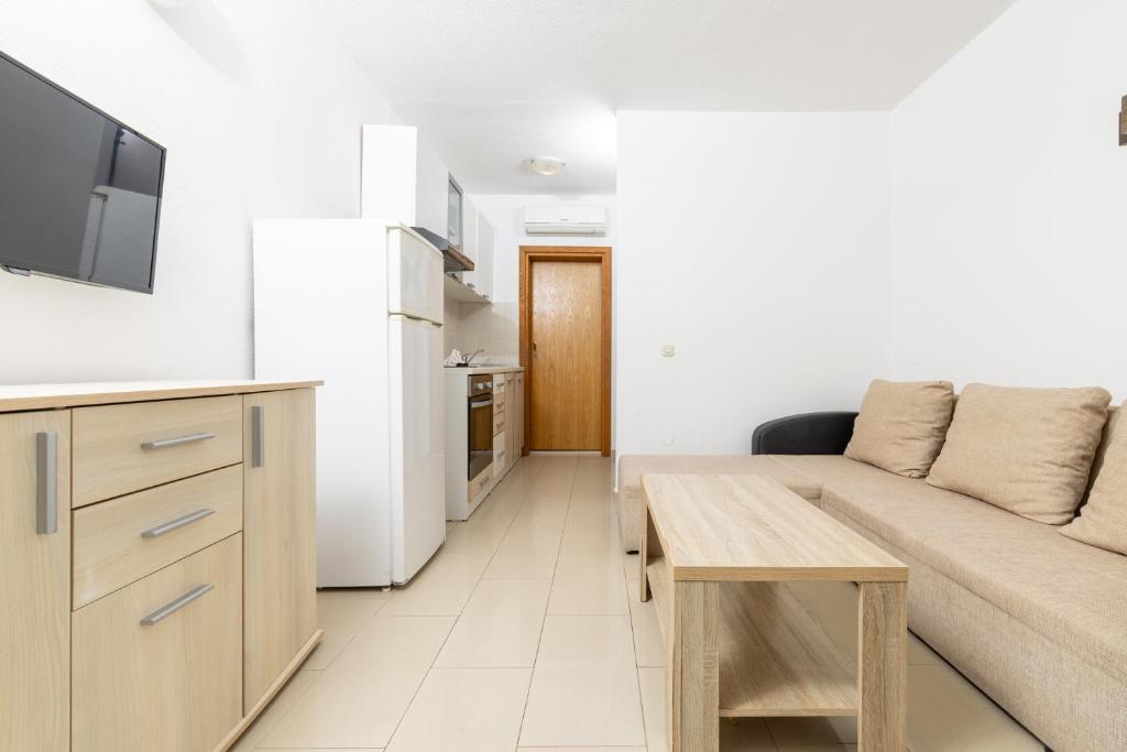 Kuchyňa alebo kuchynka v ubytovaní Apartmani Ružica
