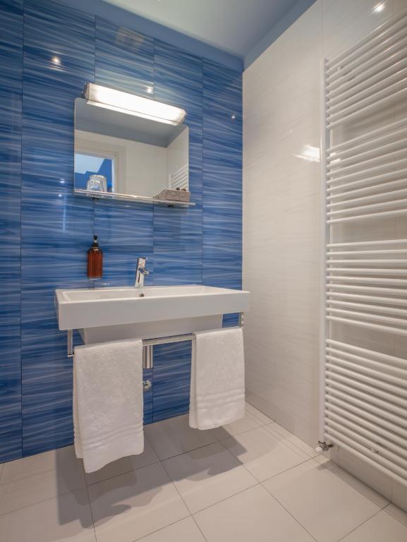 A bathroom at San Valentino Hotel