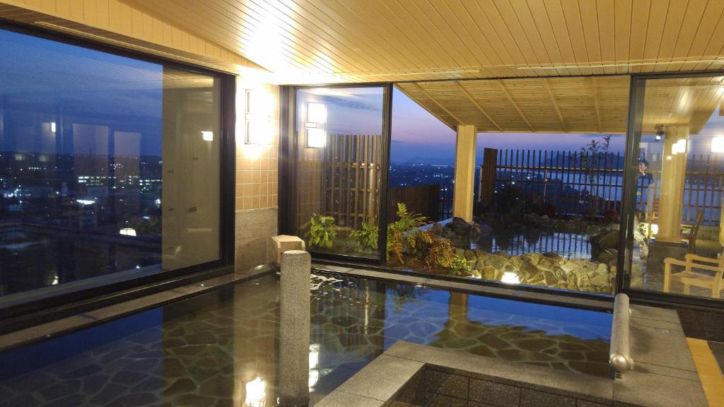 Bazén v ubytování Onyado Nono Sakaiminato Natural Hot Spring nebo v jeho okolí