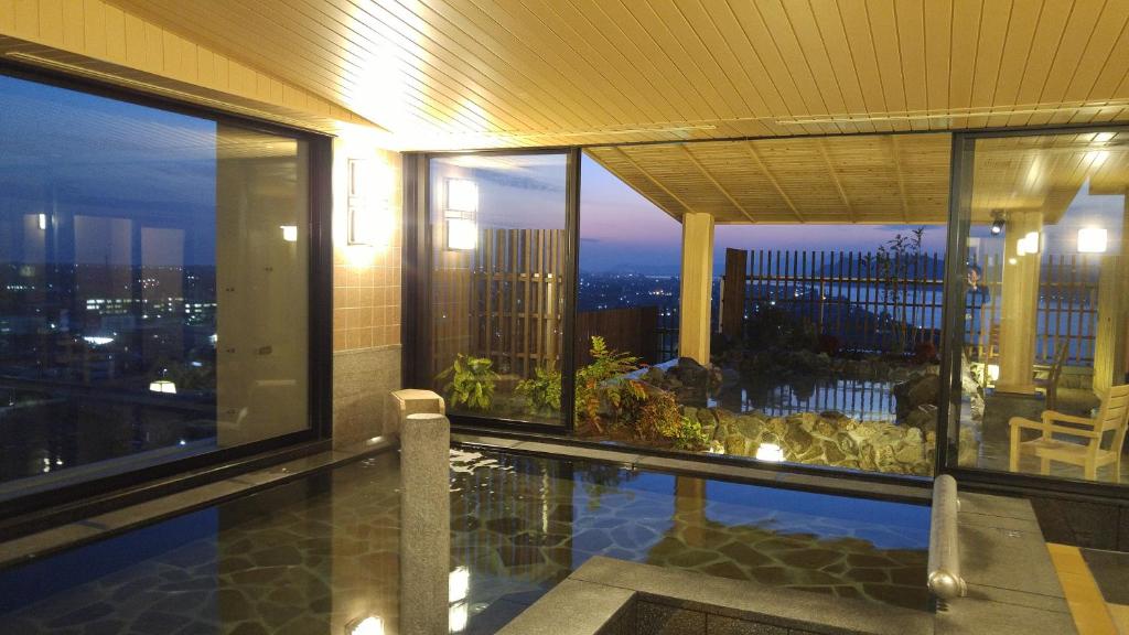 Bazén v ubytování Onyado Nono Sakaiminato Natural Hot Spring nebo v jeho okolí