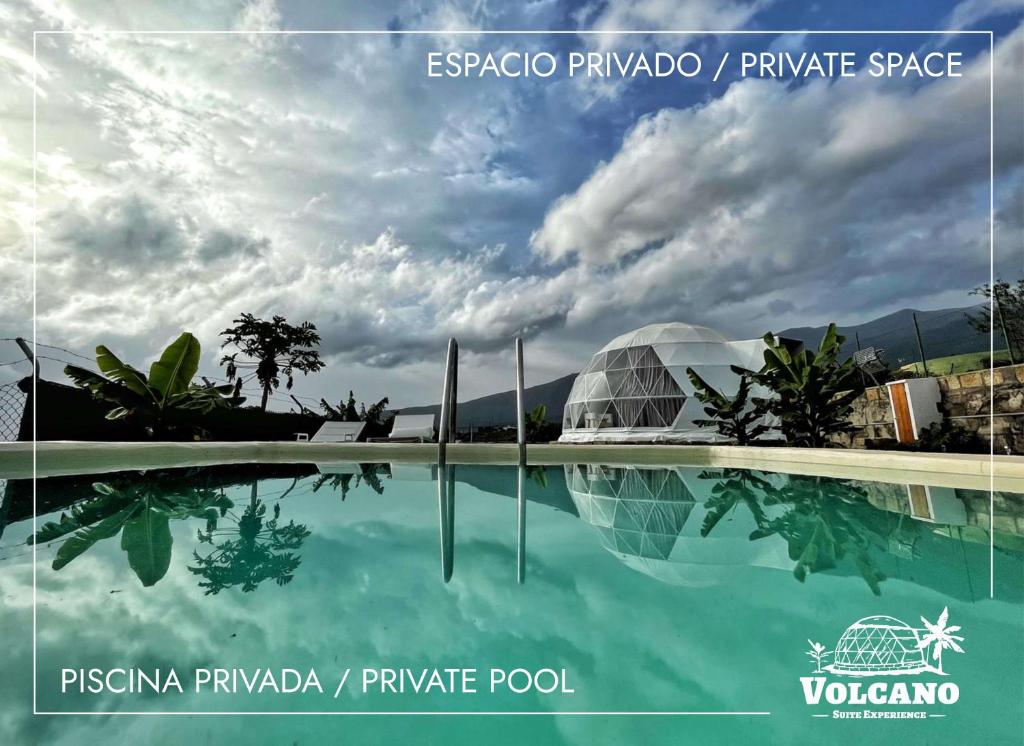 Bazén v ubytování Domo Volcano Suite Experience PISCINA CLIMATIZADA nebo v jeho okolí