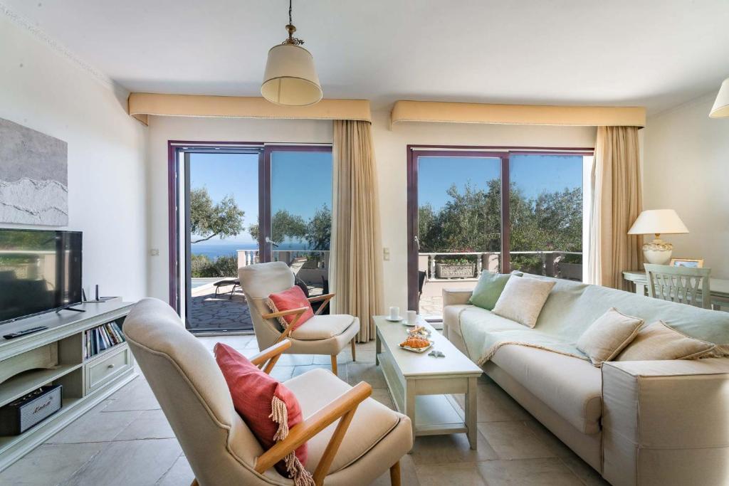 Posezení v ubytování Triena Villas by PaxosRetreats