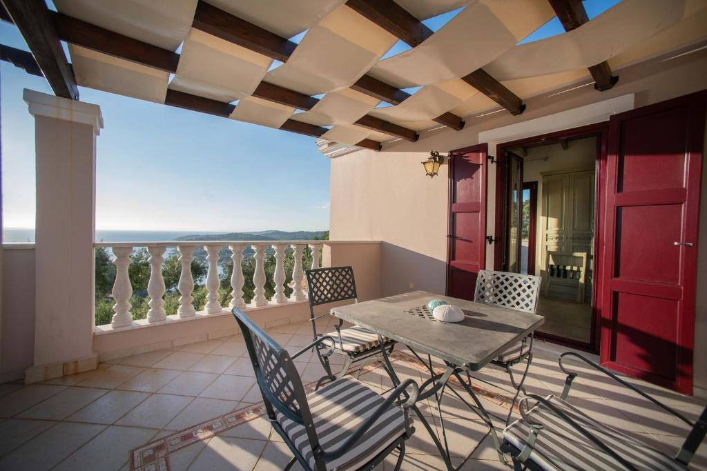 Balkón nebo terasa v ubytování Triena Villas by PaxosRetreats