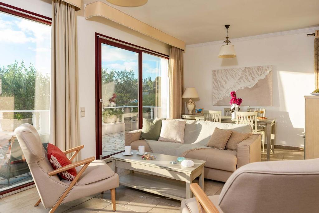 Posezení v ubytování Triena Villas by PaxosRetreats
