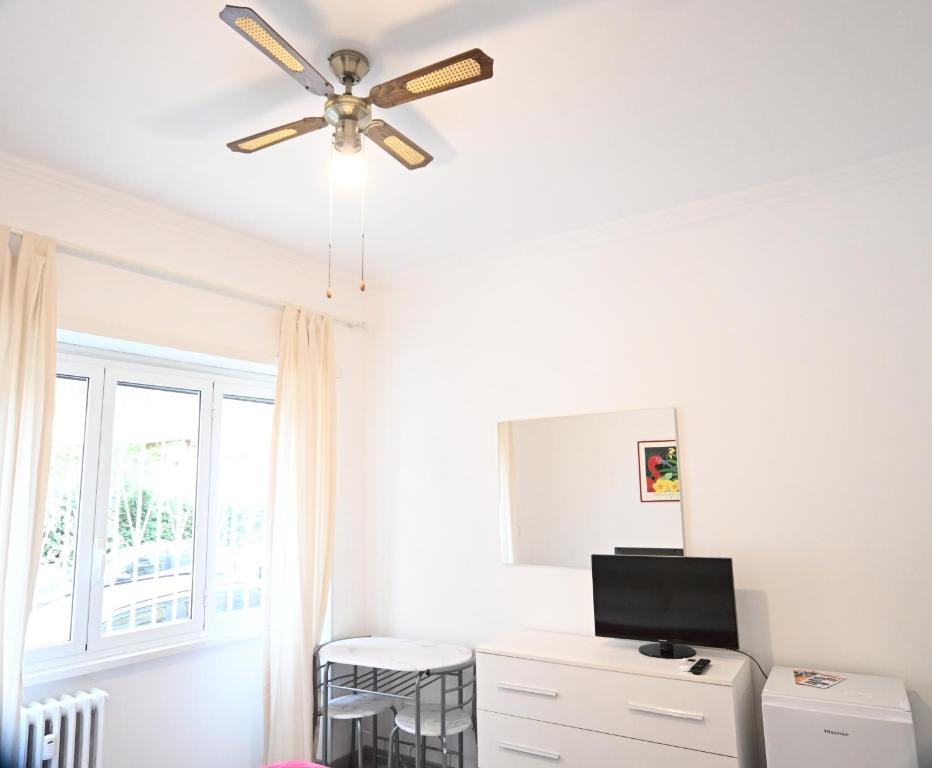 A television and/or entertainment centre at Appia Antica Guest House