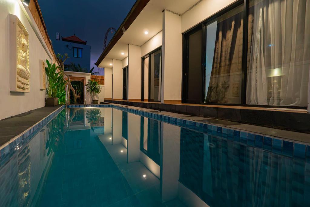 Bazén v ubytování Elbe Homestay By Bali Cabin nebo v jeho okolí