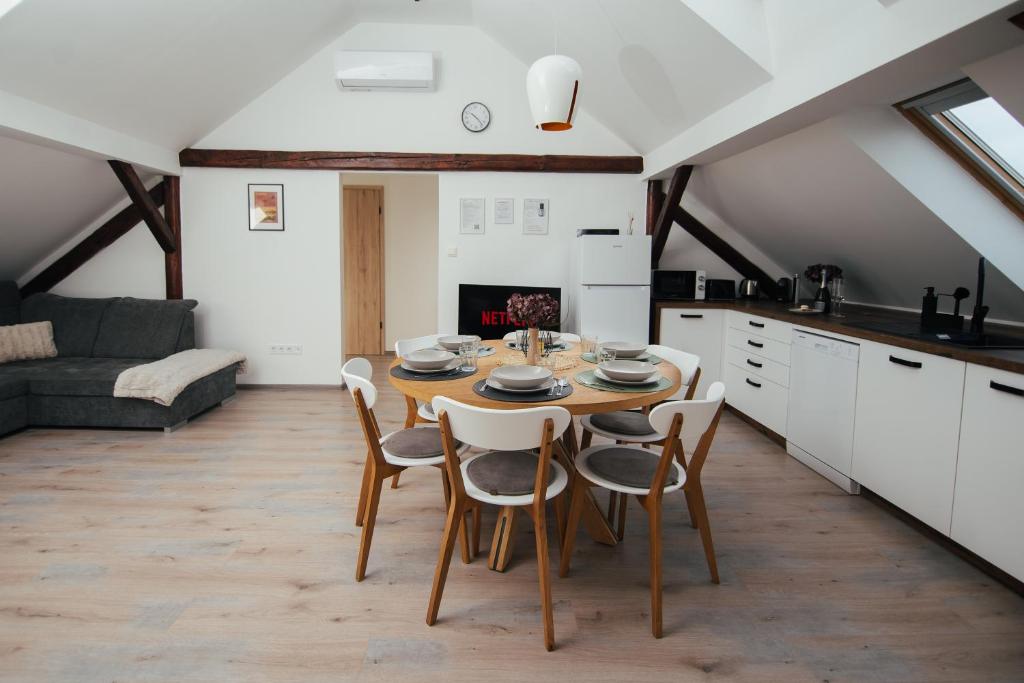 Kuchyň nebo kuchyňský kout v ubytování H30 Apartman