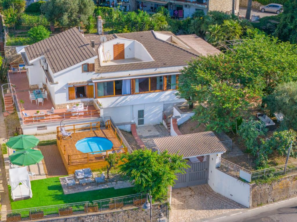Bazén v ubytování Camera Panoramica in Villa vista Mare e Vesuvio nebo v jeho okolí