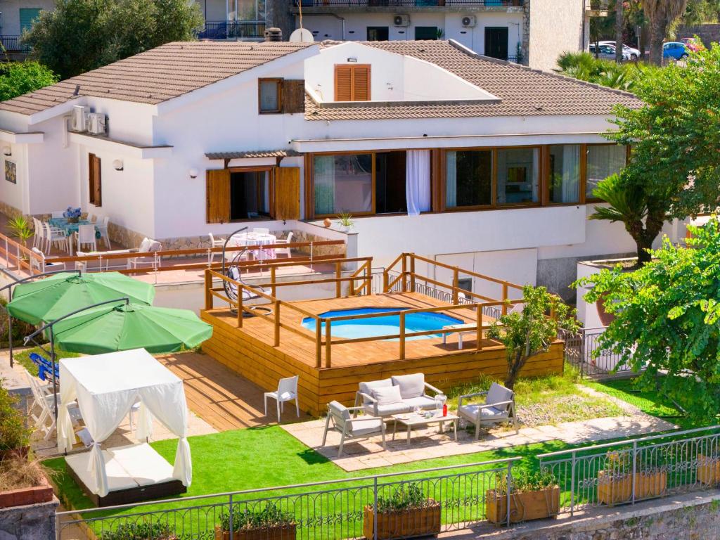 Bazén v ubytování Camera Panoramica in Villa vista Mare e Vesuvio nebo v jeho okolí