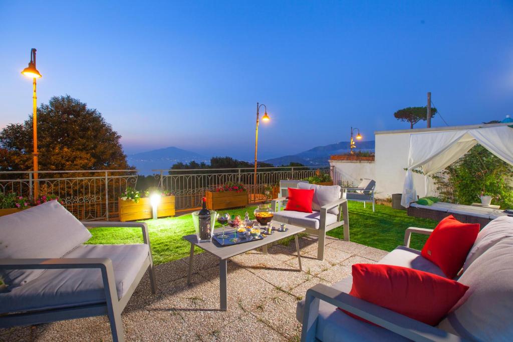 Posezení v ubytování Camera Panoramica in Villa vista Mare e Vesuvio