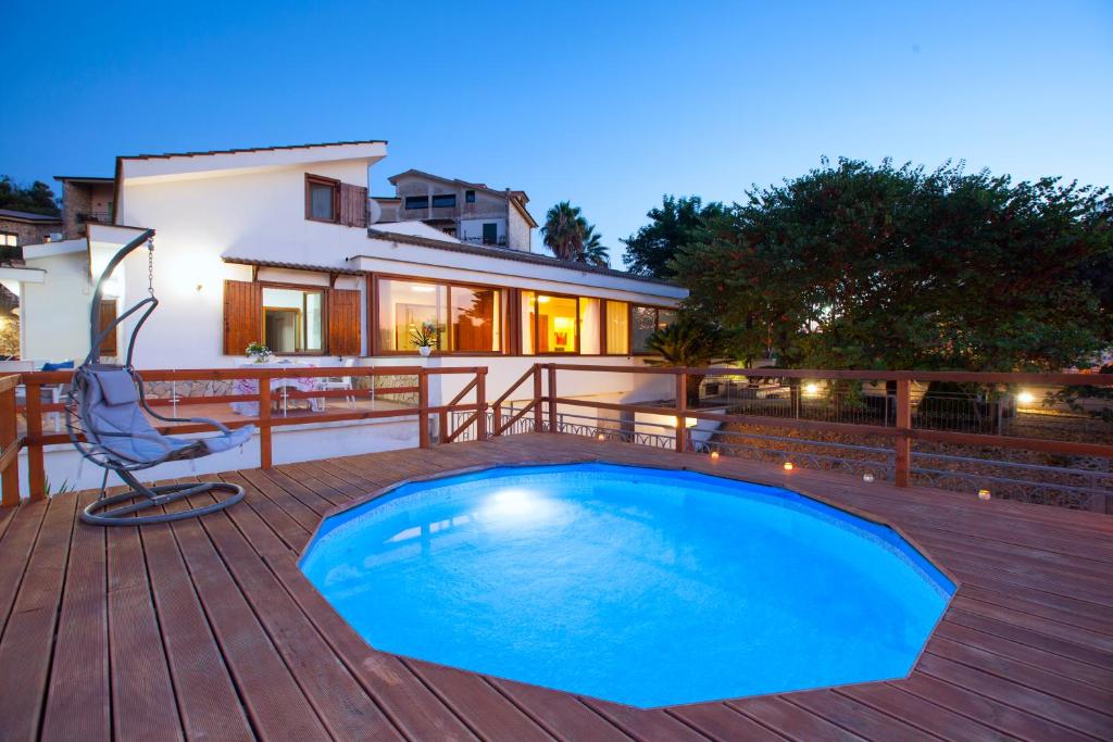 Bazén v ubytování Camera Panoramica in Villa vista Mare e Vesuvio nebo v jeho okolí