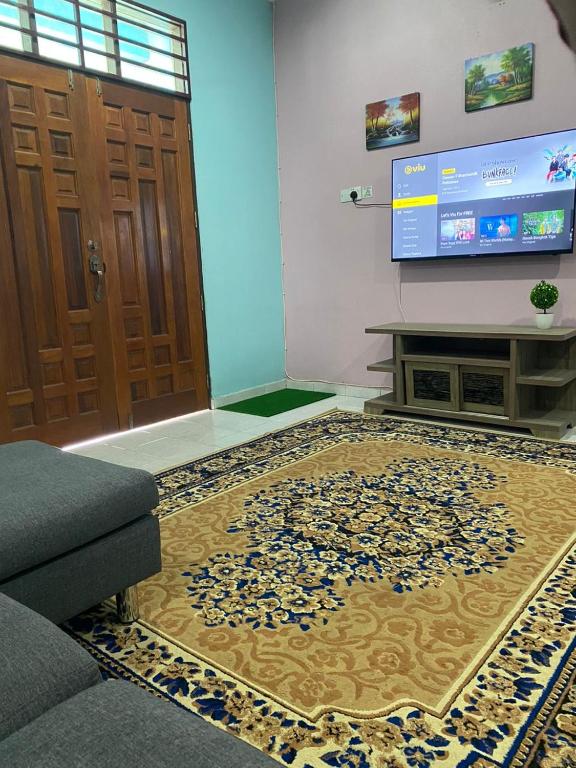 TV a/nebo společenská místnost v ubytování Seri Idaman Guest House (Pasir Mas)