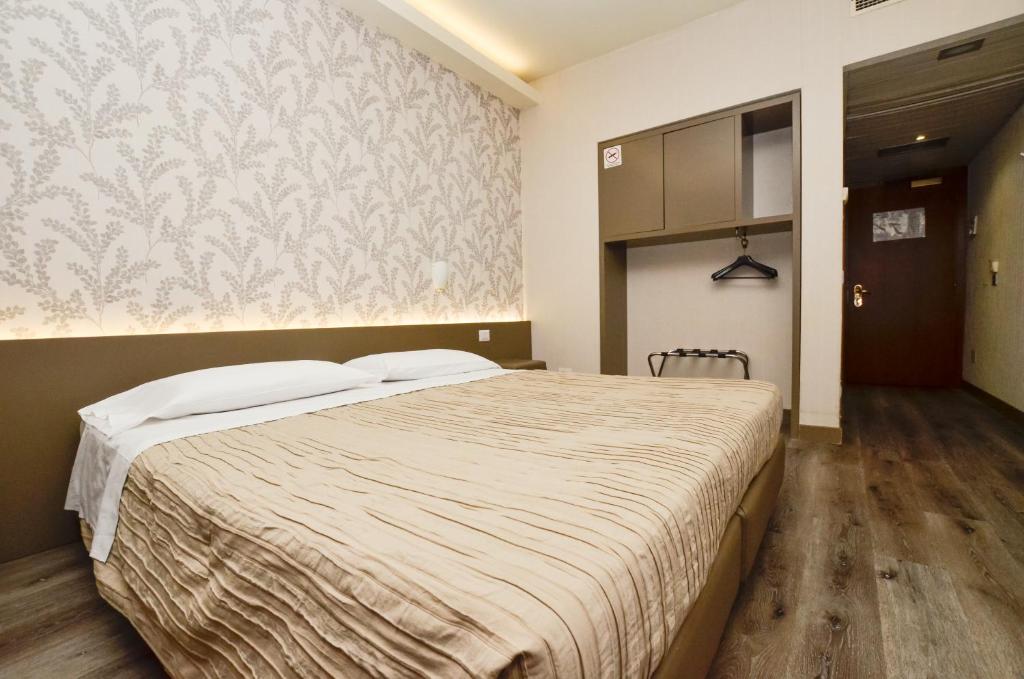 Postel nebo postele na pokoji v ubytování The Gate Hotel