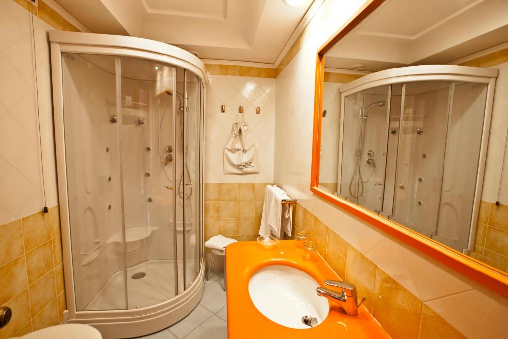 Łazienka w obiekcie Hotel Terme Alexander