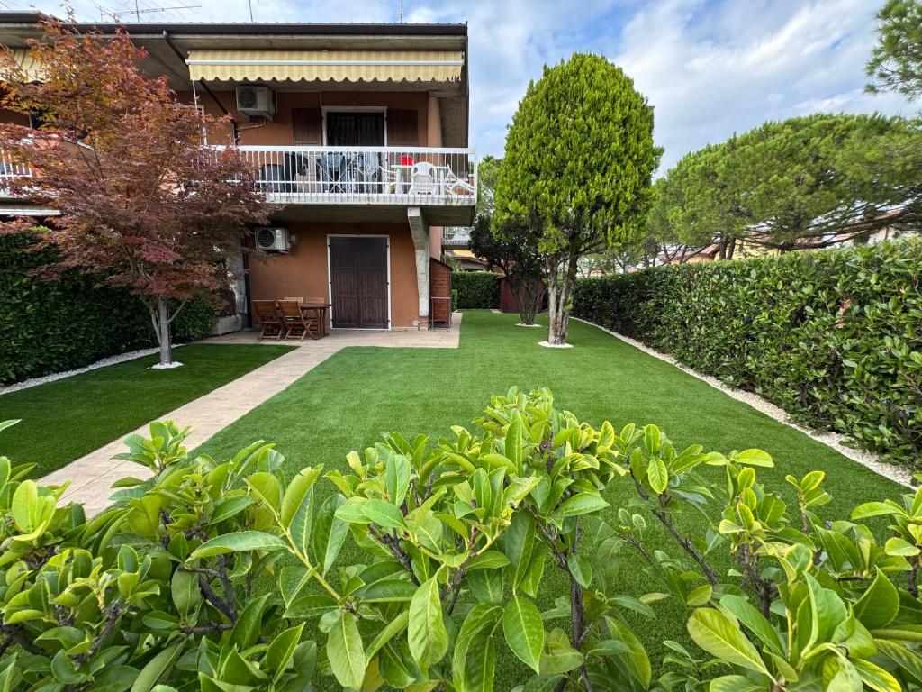 Zahrada ubytování Sandy Apartment