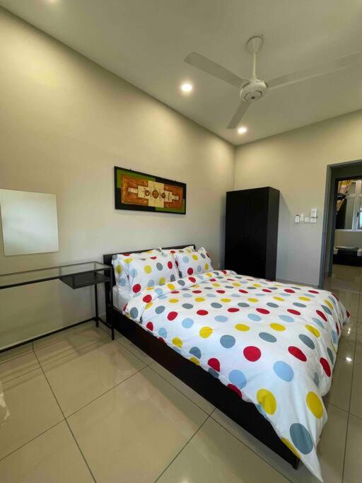 Postel nebo postele na pokoji v ubytování Meridin Bayvue - 3BR - 6 Pax - Near MMHE