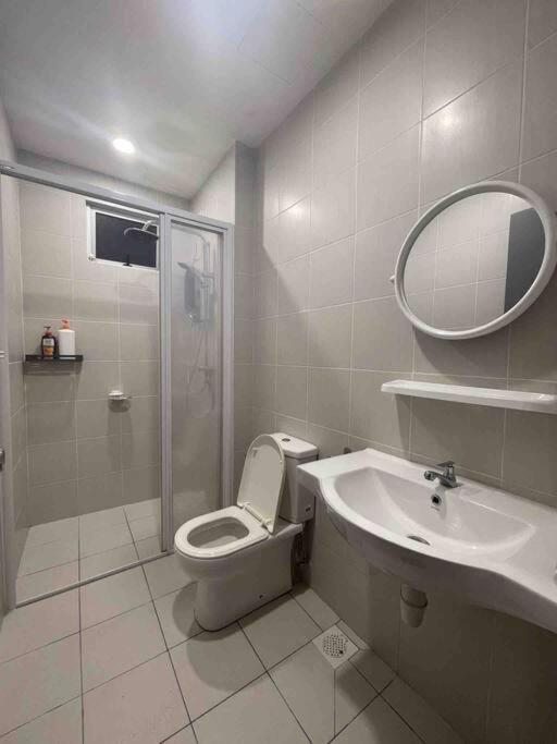 Koupelna v ubytování Meridin Bayvue - 3BR - 6 Pax - Near MMHE