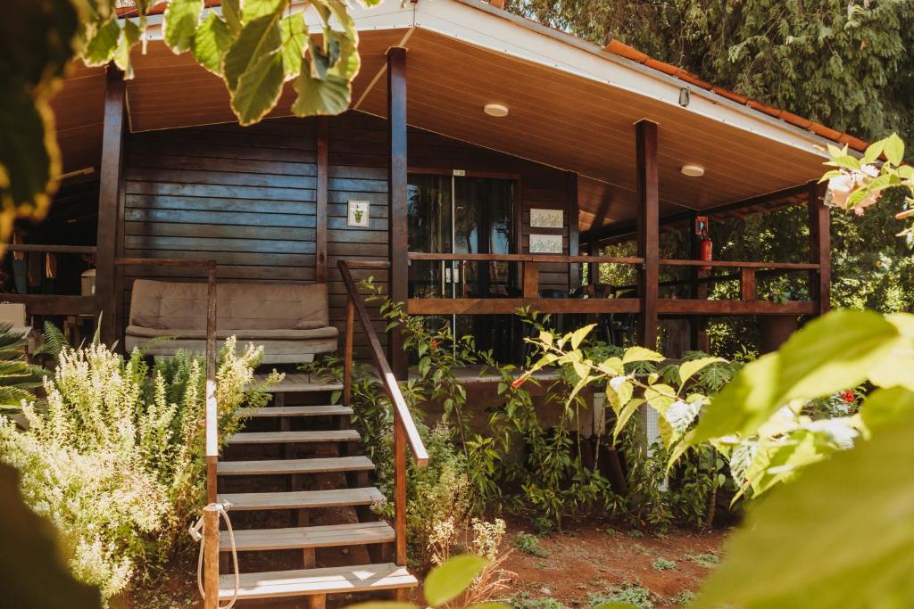 una casa con scale che la conducono di Fulô de Mandacaru a Fernando de Noronha