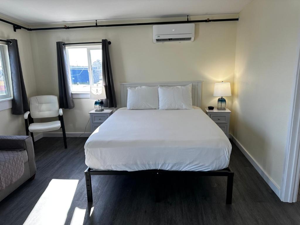 Postel nebo postele na pokoji v ubytování Dock Street Inn