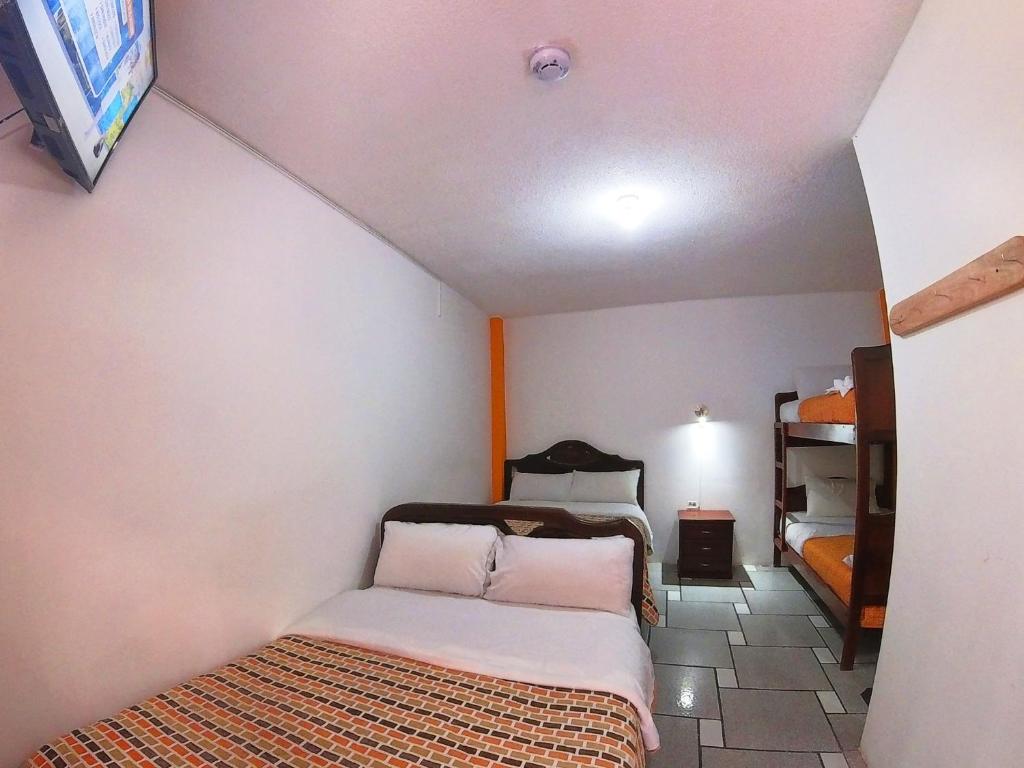 Postel nebo postele na pokoji v ubytování Hostal Anais
