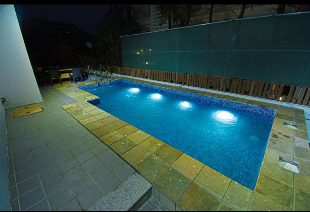 Bazén v ubytování Woods by Mizzle Exotica Premium Villas nebo v jeho okolí