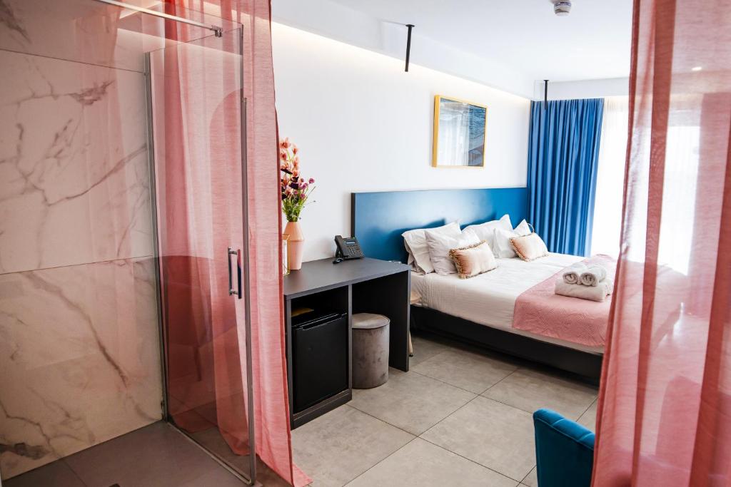 Postel nebo postele na pokoji v ubytování Flamingo Hotel Malta