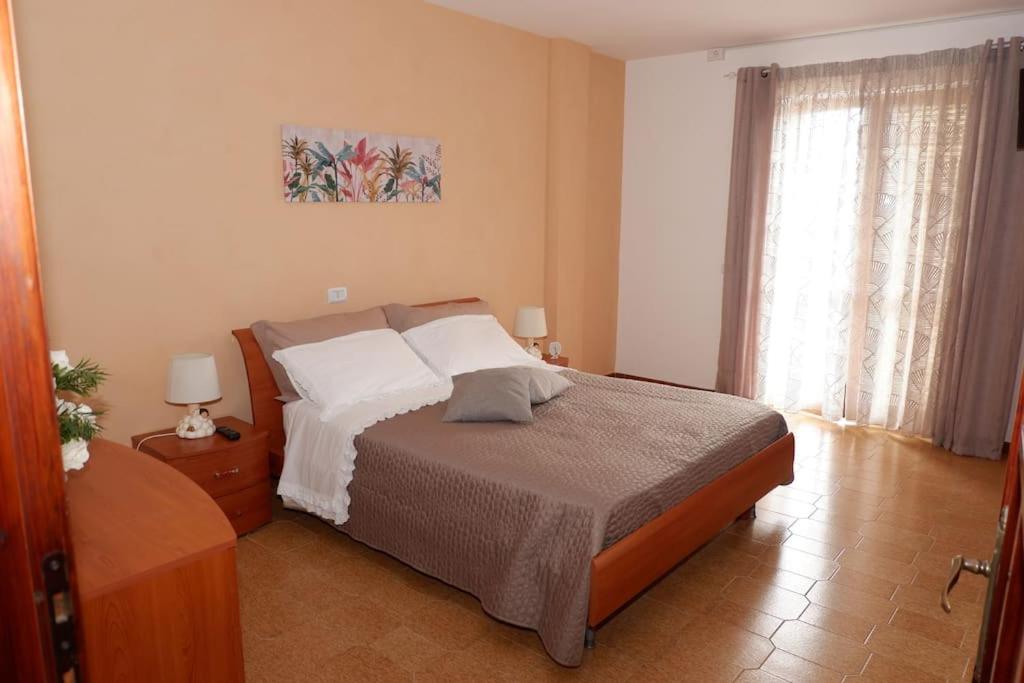 a bedroom with a large bed and a window at Affitti Brevi Monte Cairo in Piedimonte San Germano