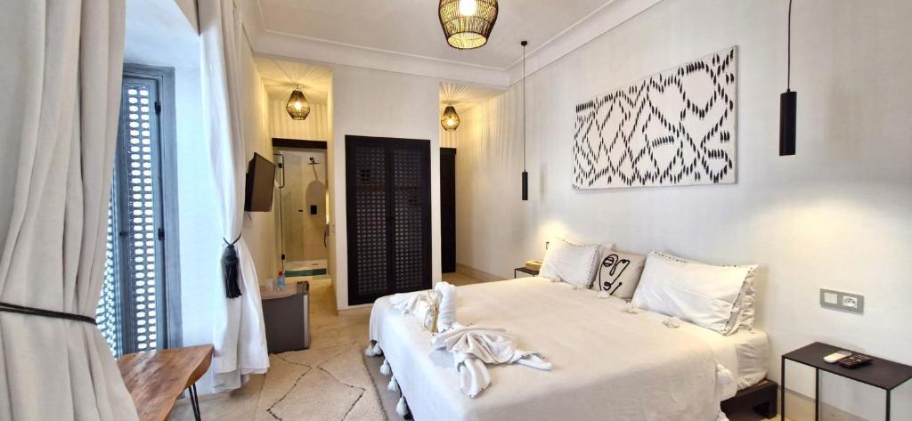 Postel nebo postele na pokoji v ubytování RIAD 48 & SPA
