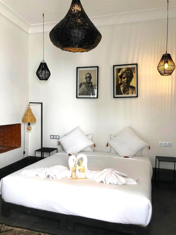 Postel nebo postele na pokoji v ubytování RIAD 48 & SPA