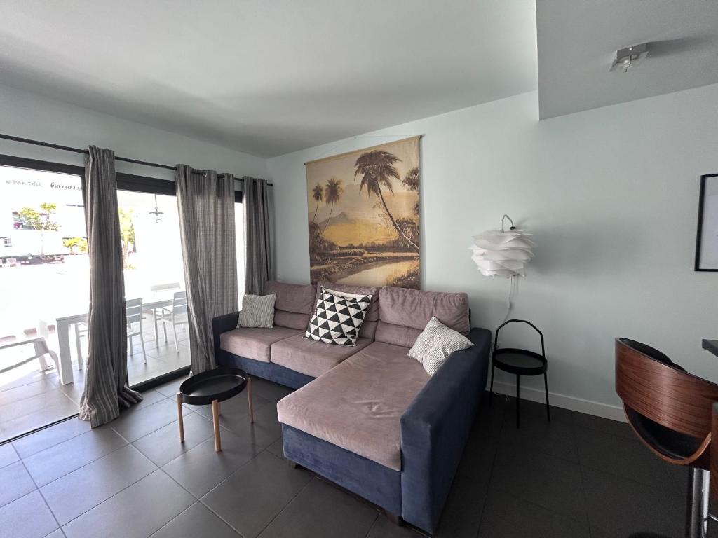 a living room with a couch and a table at Fuerte Confort in La Oliva