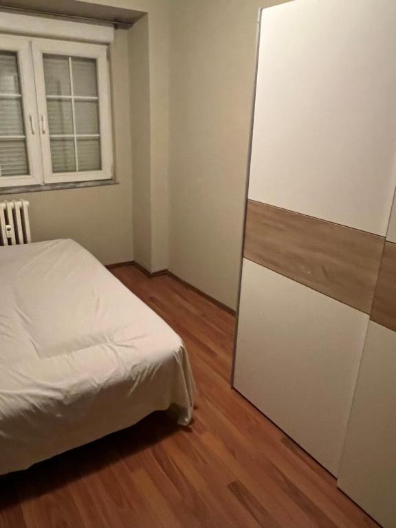 Postel nebo postele na pokoji v ubytování Prishtina