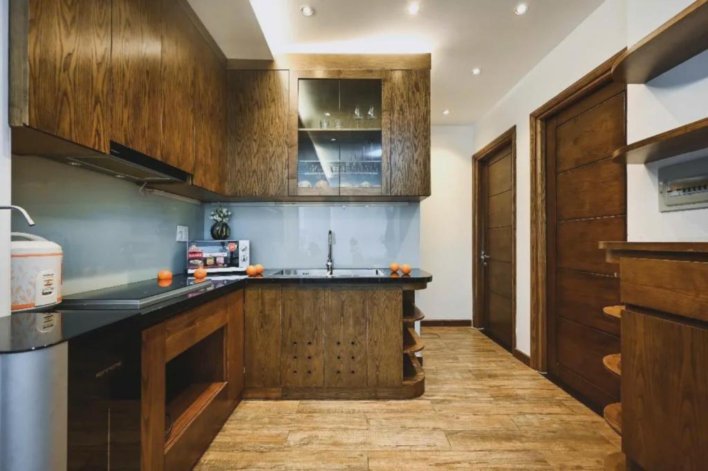 Two-Bedroom Family Suite, Bathtub, Kitchen and Balcony with Street & City View