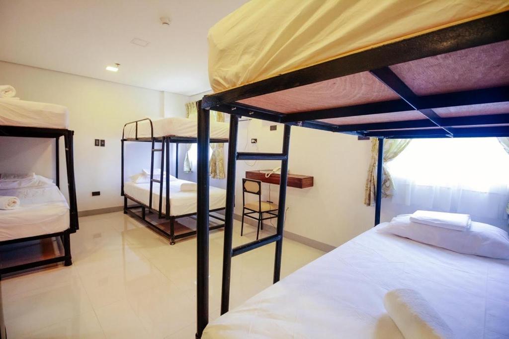 Postel nebo postele na pokoji v ubytování Belltower CSheLi Suites Bantay - Vigan