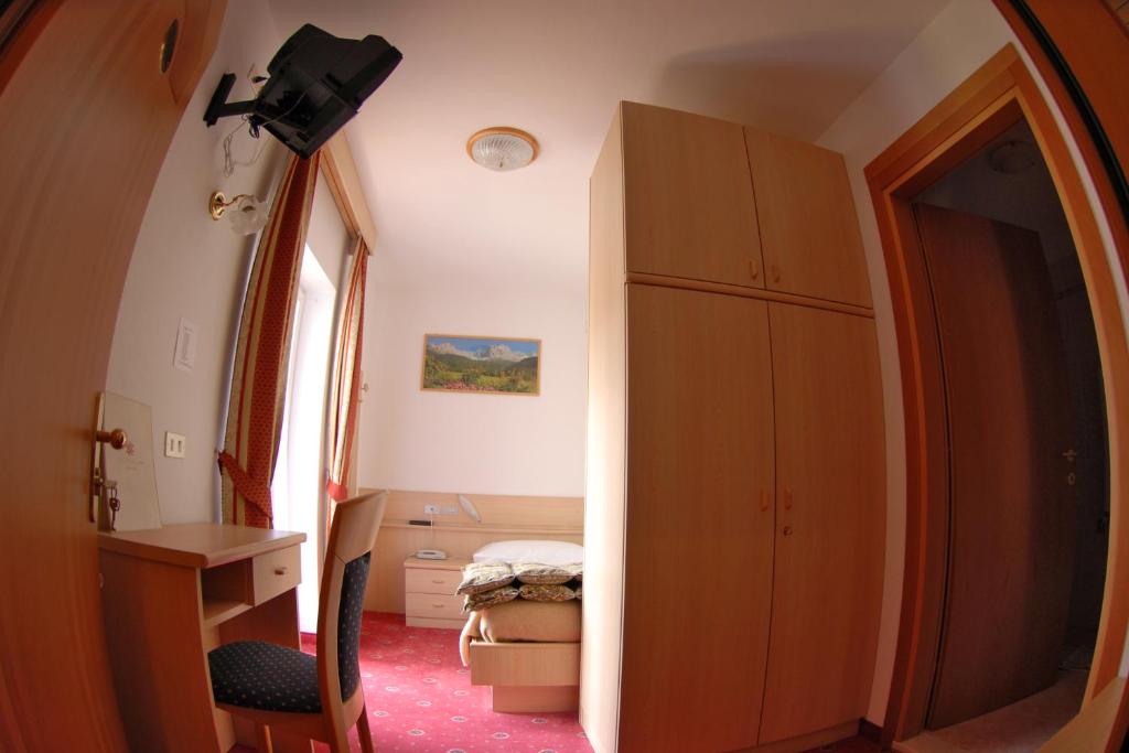 TV a/nebo společenská místnost v ubytování Hotel Cristallo
