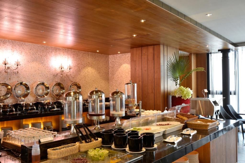 Makanan di atau berdekatan inn ini