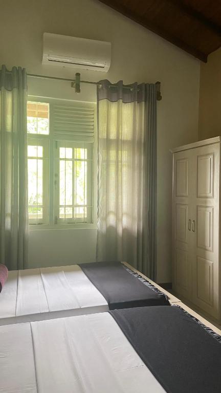 Postel nebo postele na pokoji v ubytování Vista House Kandy