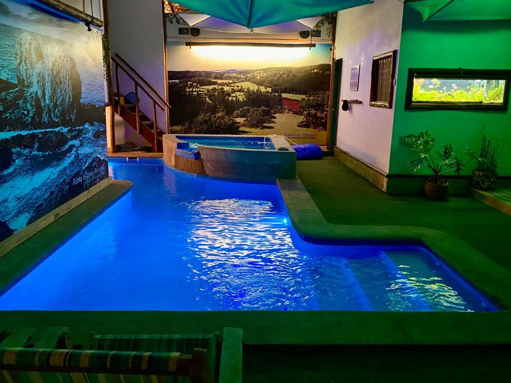 Bazén v ubytování Rustika Pichilemu Apart Hotel Piscina Temperada Hidromasaje nebo v jeho okolí