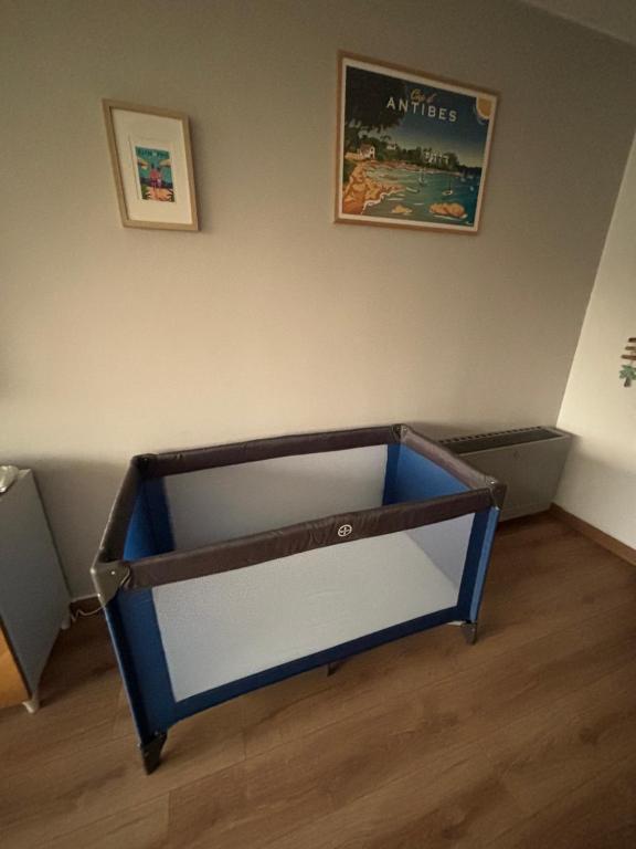 Postel nebo postele na pokoji v ubytování Le Juanais Côte d'Azur - parking privé